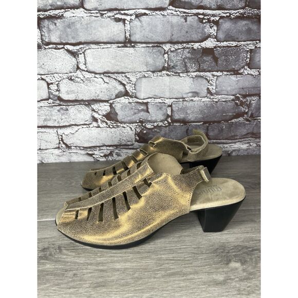 MUNRO Abby GOLD Shimmer Leather Ankle Strap Perforated Peep Toe Sandals Women 11 - Picture 1 of 16